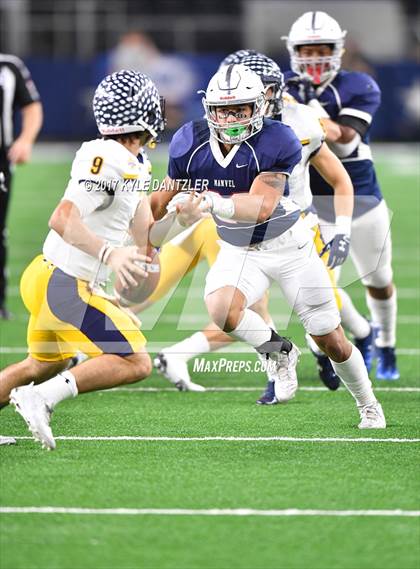 Thumbnail 2 in Manvel vs. Highland Park (UIL 5A Division 1 Final) photogallery.