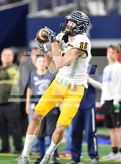 Thumbnail 3 in Manvel vs. Highland Park (UIL 5A Division 1 Final) photogallery.