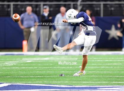 Thumbnail 3 in Manvel vs. Highland Park (UIL 5A Division 1 Final) photogallery.