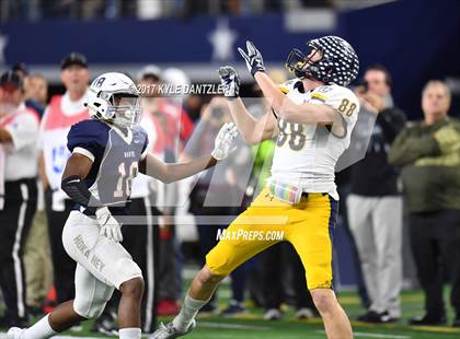 Thumbnail 1 in Manvel vs. Highland Park (UIL 5A Division 1 Final) photogallery.