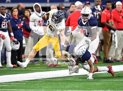 Thumbnail 1 in Manvel vs. Highland Park (UIL 5A Division 1 Final) photogallery.