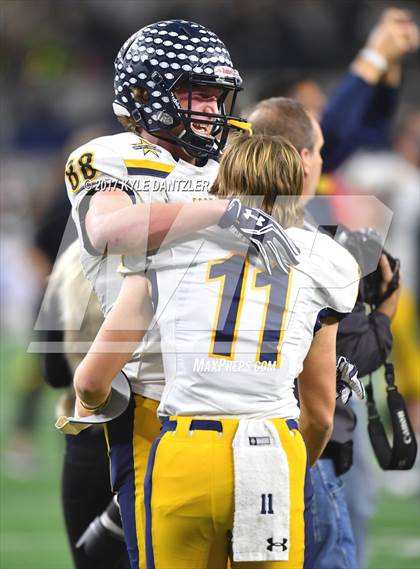 Thumbnail 1 in Manvel vs. Highland Park (UIL 5A Division 1 Final) photogallery.