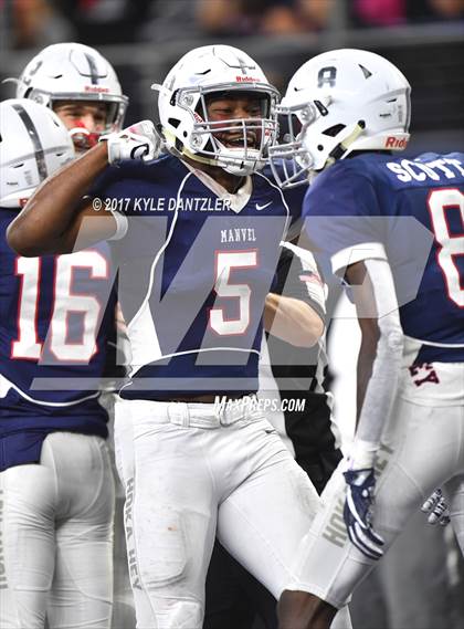 Thumbnail 1 in Manvel vs. Highland Park (UIL 5A Division 1 Final) photogallery.