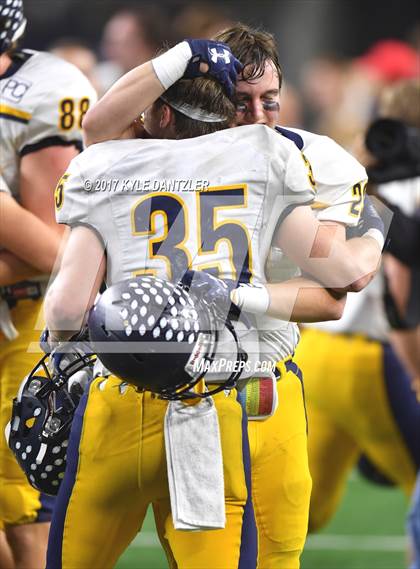 Thumbnail 3 in Manvel vs. Highland Park (UIL 5A Division 1 Final) photogallery.