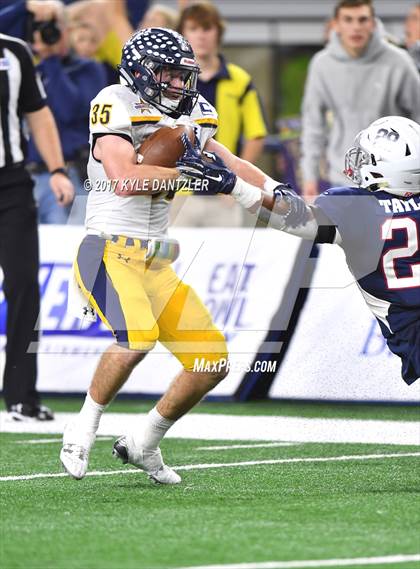 Thumbnail 3 in Manvel vs. Highland Park (UIL 5A Division 1 Final) photogallery.