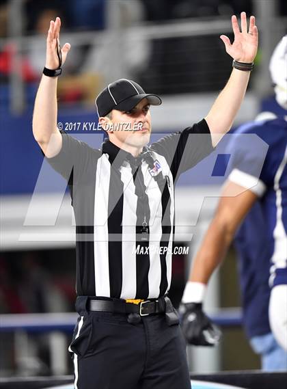 Thumbnail 3 in Manvel vs. Highland Park (UIL 5A Division 1 Final) photogallery.