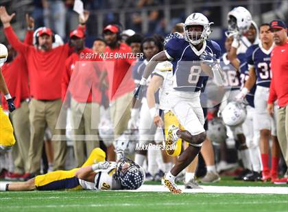 Thumbnail 2 in Manvel vs. Highland Park (UIL 5A Division 1 Final) photogallery.