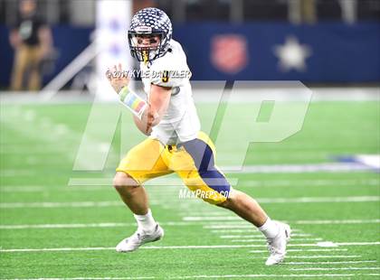 Thumbnail 2 in Manvel vs. Highland Park (UIL 5A Division 1 Final) photogallery.