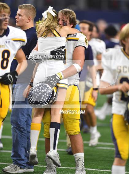 Thumbnail 3 in Manvel vs. Highland Park (UIL 5A Division 1 Final) photogallery.