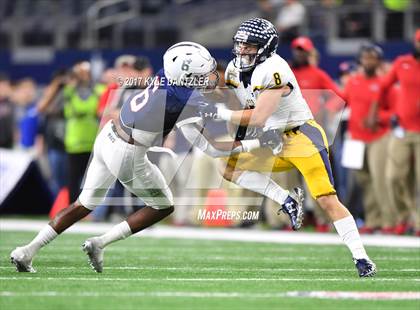 Thumbnail 3 in Manvel vs. Highland Park (UIL 5A Division 1 Final) photogallery.