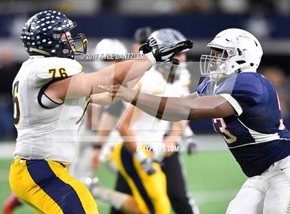 Thumbnail 2 in Manvel vs. Highland Park (UIL 5A Division 1 Final) photogallery.