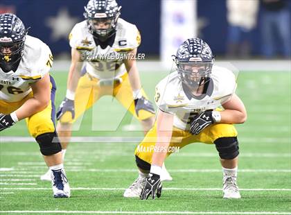 Thumbnail 2 in Manvel vs. Highland Park (UIL 5A Division 1 Final) photogallery.