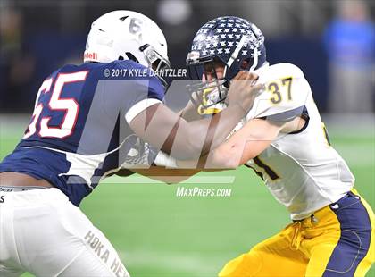 Thumbnail 3 in Manvel vs. Highland Park (UIL 5A Division 1 Final) photogallery.