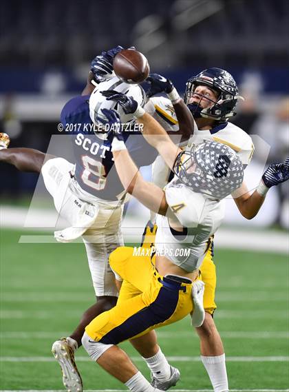 Thumbnail 1 in Manvel vs. Highland Park (UIL 5A Division 1 Final) photogallery.