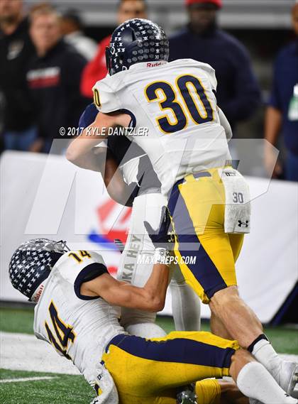 Thumbnail 1 in Manvel vs. Highland Park (UIL 5A Division 1 Final) photogallery.