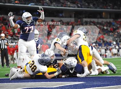 Thumbnail 3 in Manvel vs. Highland Park (UIL 5A Division 1 Final) photogallery.