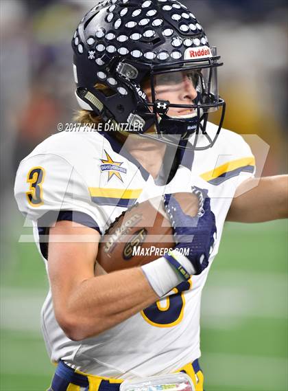 Thumbnail 3 in Manvel vs. Highland Park (UIL 5A Division 1 Final) photogallery.