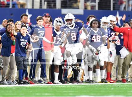 Thumbnail 1 in Manvel vs. Highland Park (UIL 5A Division 1 Final) photogallery.