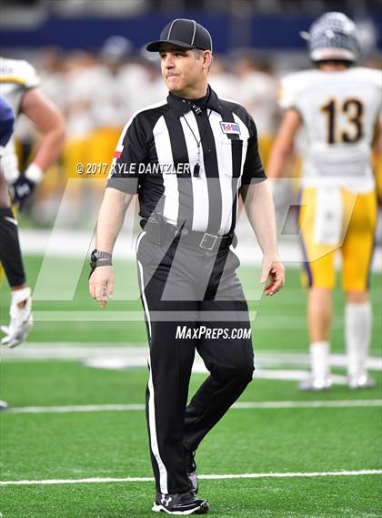Thumbnail 3 in Manvel vs. Highland Park (UIL 5A Division 1 Final) photogallery.