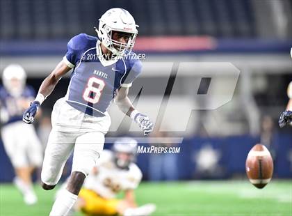 Thumbnail 3 in Manvel vs. Highland Park (UIL 5A Division 1 Final) photogallery.