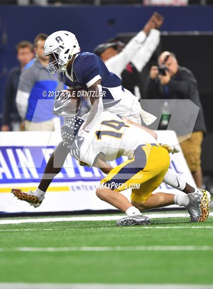 Thumbnail 3 in Manvel vs. Highland Park (UIL 5A Division 1 Final) photogallery.