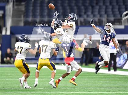 Thumbnail 2 in Manvel vs. Highland Park (UIL 5A Division 1 Final) photogallery.