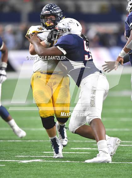 Thumbnail 1 in Manvel vs. Highland Park (UIL 5A Division 1 Final) photogallery.