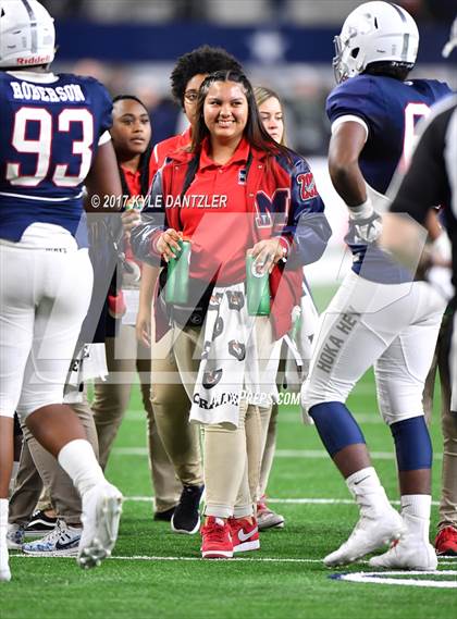 Thumbnail 1 in Manvel vs. Highland Park (UIL 5A Division 1 Final) photogallery.