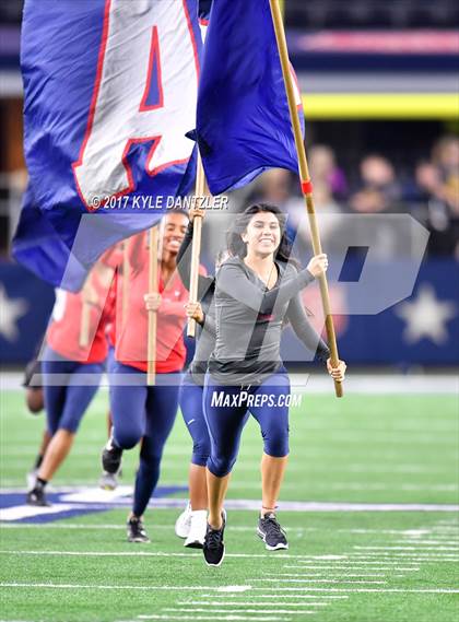 Thumbnail 2 in Manvel vs. Highland Park (UIL 5A Division 1 Final) photogallery.