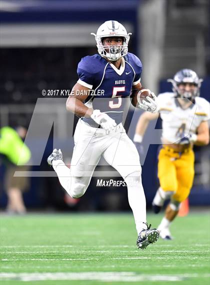 Thumbnail 3 in Manvel vs. Highland Park (UIL 5A Division 1 Final) photogallery.