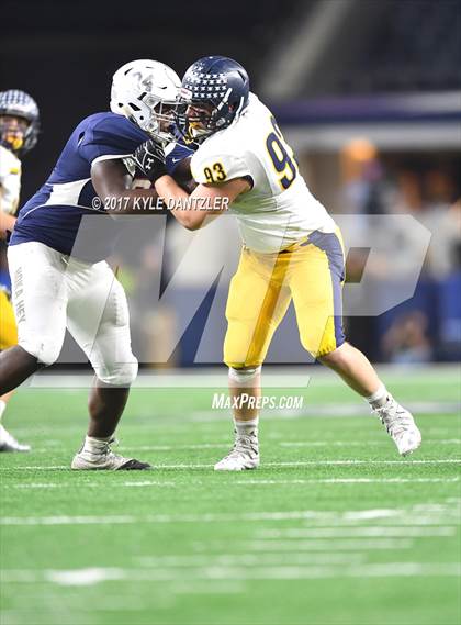 Thumbnail 1 in Manvel vs. Highland Park (UIL 5A Division 1 Final) photogallery.