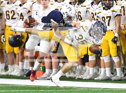 Thumbnail 3 in Manvel vs. Highland Park (UIL 5A Division 1 Final) photogallery.