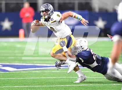 Thumbnail 3 in Manvel vs. Highland Park (UIL 5A Division 1 Final) photogallery.