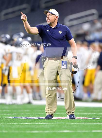 Thumbnail 2 in Manvel vs. Highland Park (UIL 5A Division 1 Final) photogallery.