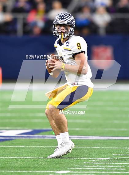 Thumbnail 3 in Manvel vs. Highland Park (UIL 5A Division 1 Final) photogallery.
