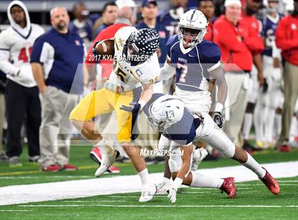 Thumbnail 3 in Manvel vs. Highland Park (UIL 5A Division 1 Final) photogallery.