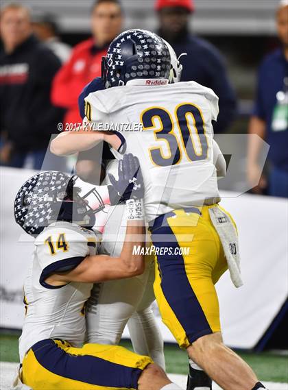 Thumbnail 3 in Manvel vs. Highland Park (UIL 5A Division 1 Final) photogallery.