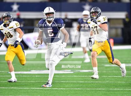 Thumbnail 1 in Manvel vs. Highland Park (UIL 5A Division 1 Final) photogallery.