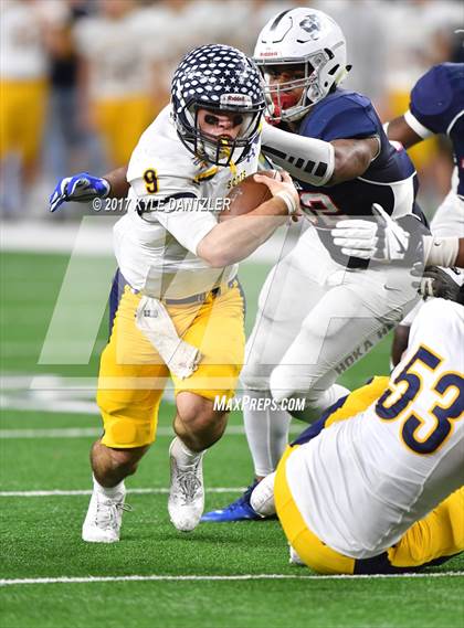 Thumbnail 1 in Manvel vs. Highland Park (UIL 5A Division 1 Final) photogallery.
