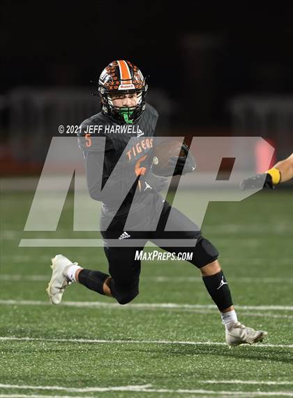 Thumbnail 1 in Mogadore vs. Springfield (OHSAA D6 Regional Final) photogallery.