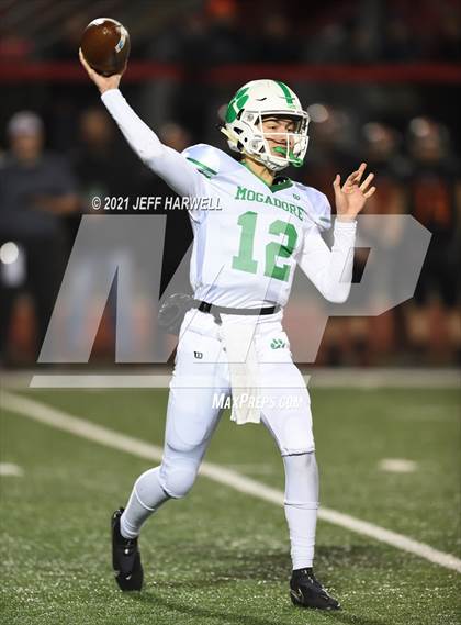 Thumbnail 2 in Mogadore vs. Springfield (OHSAA D6 Regional Final) photogallery.