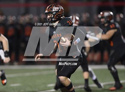 Thumbnail 2 in Mogadore vs. Springfield (OHSAA D6 Regional Final) photogallery.