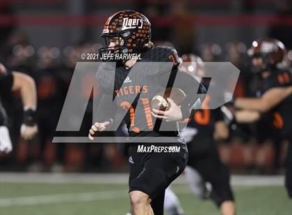 Thumbnail 3 in Mogadore vs. Springfield (OHSAA D6 Regional Final) photogallery.