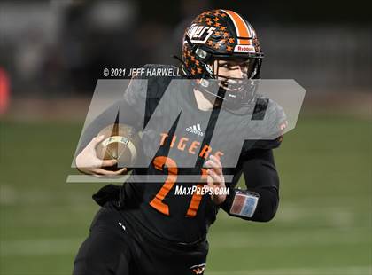 Thumbnail 2 in Mogadore vs. Springfield (OHSAA D6 Regional Final) photogallery.