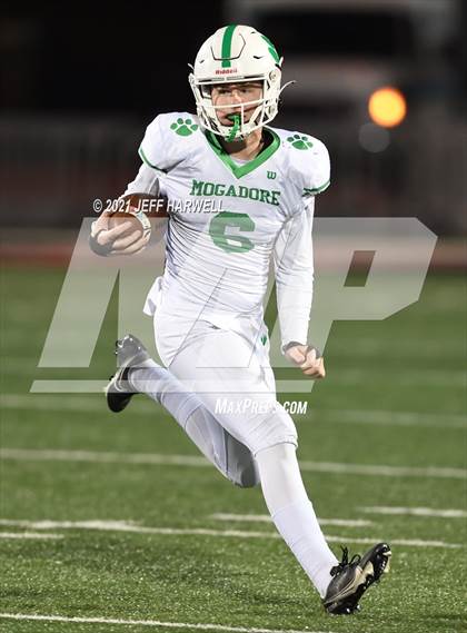 Thumbnail 3 in Mogadore vs. Springfield (OHSAA D6 Regional Final) photogallery.