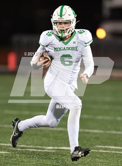 Thumbnail 2 in Mogadore vs. Springfield (OHSAA D6 Regional Final) photogallery.
