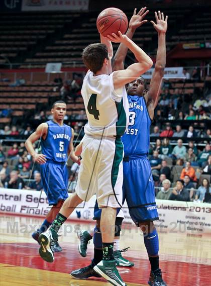 Thumbnail 1 in Hanford West vs Garces (CIF CS D2 Final) photogallery.