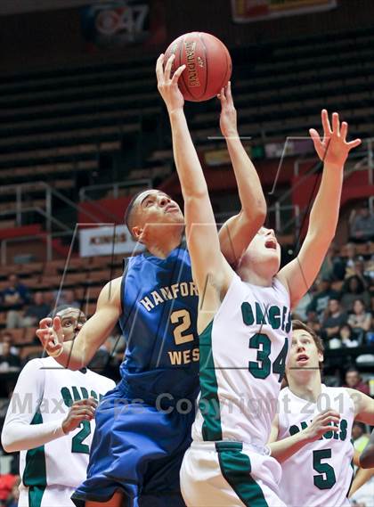 Thumbnail 3 in Hanford West vs Garces (CIF CS D2 Final) photogallery.