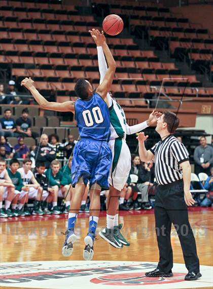 Thumbnail 1 in Hanford West vs Garces (CIF CS D2 Final) photogallery.