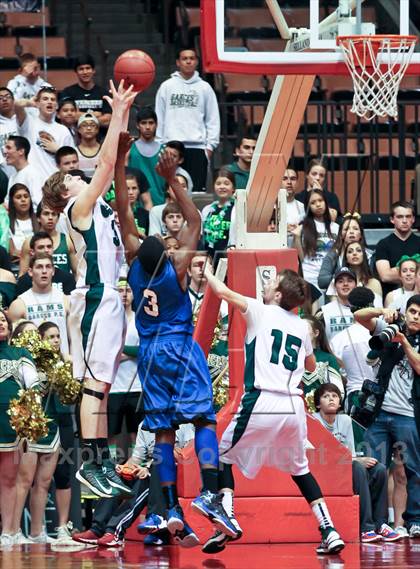 Thumbnail 2 in Hanford West vs Garces (CIF CS D2 Final) photogallery.